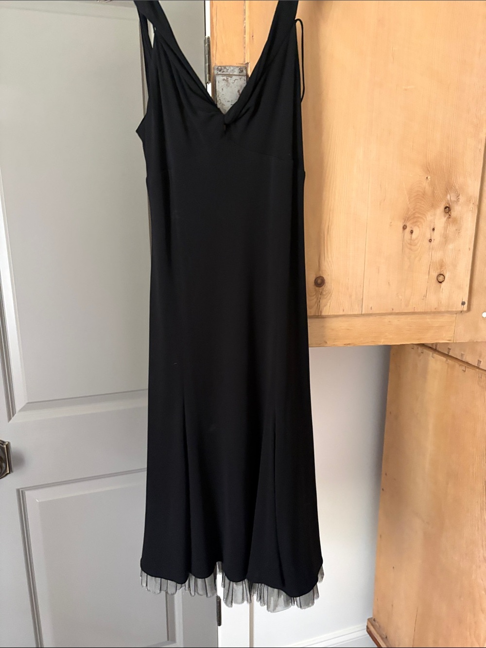 Elegant Black Midi Slip Dress with Tulle Hem